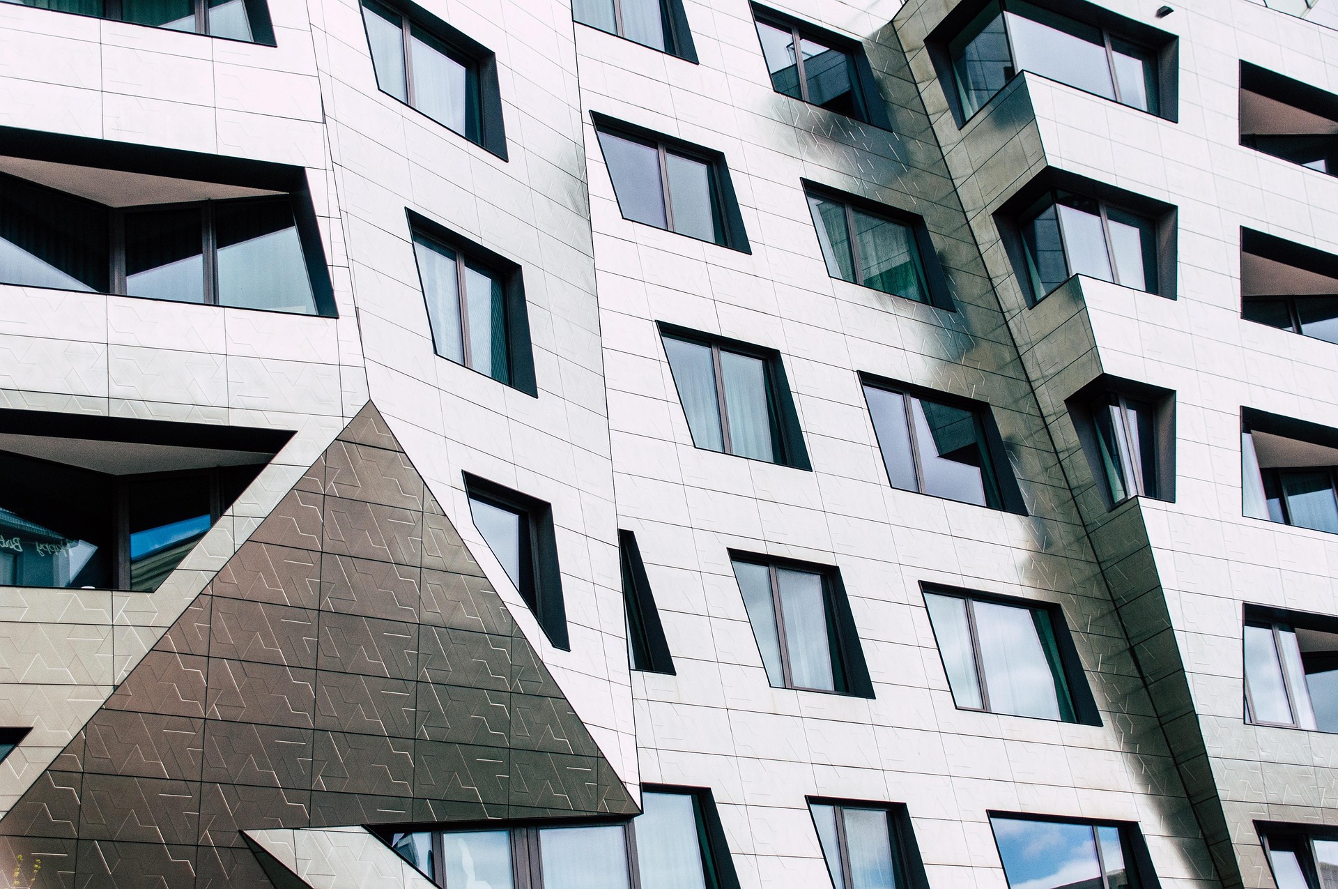 building-7956107_1920